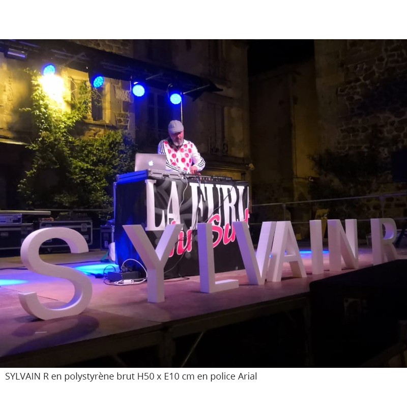 Lettres géants en polystyrène brut blanc évènement festival musique fête