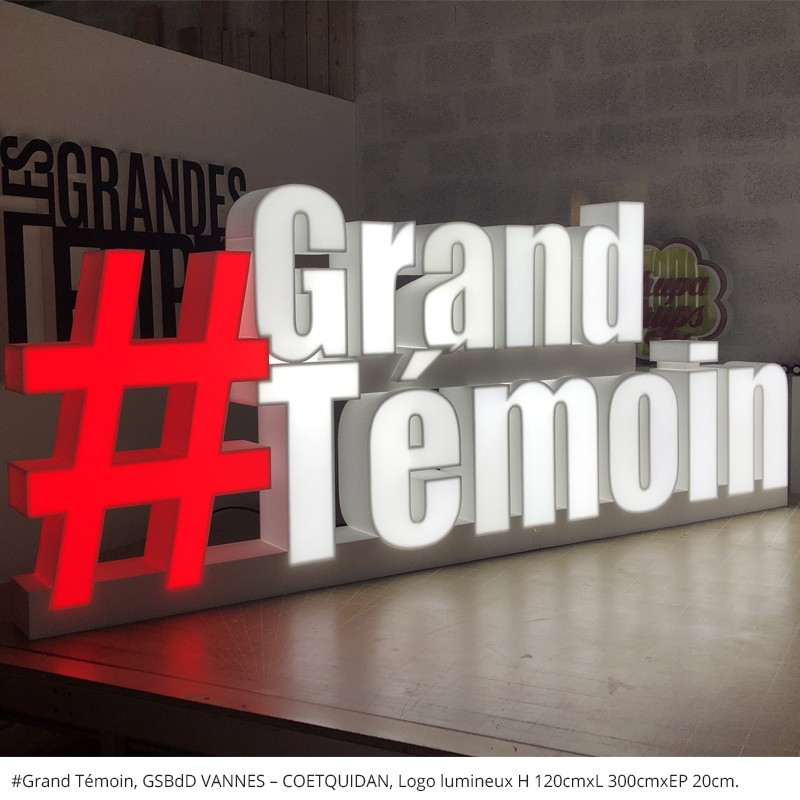 #grand témoin , gsbdb vannes camp de coetquidan , logo lumineux rouge et blanc