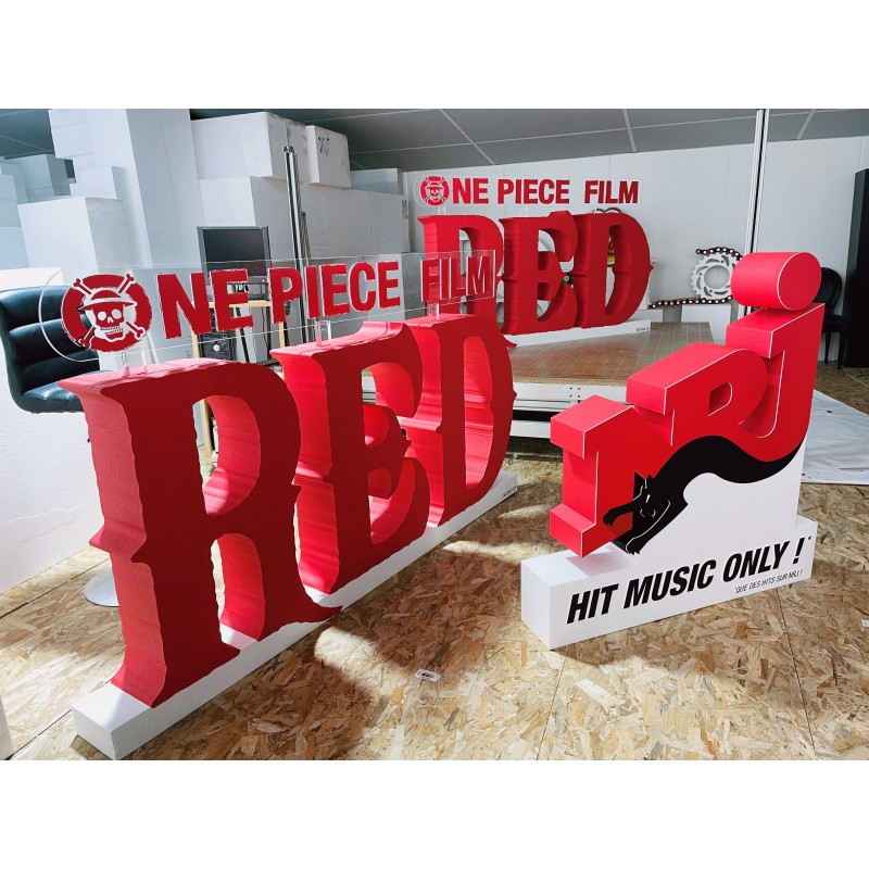 one piece film red logo en polystyrène