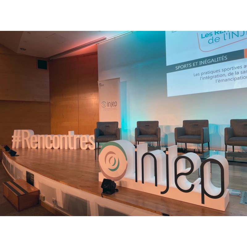 lettres en polystyrènes blanches