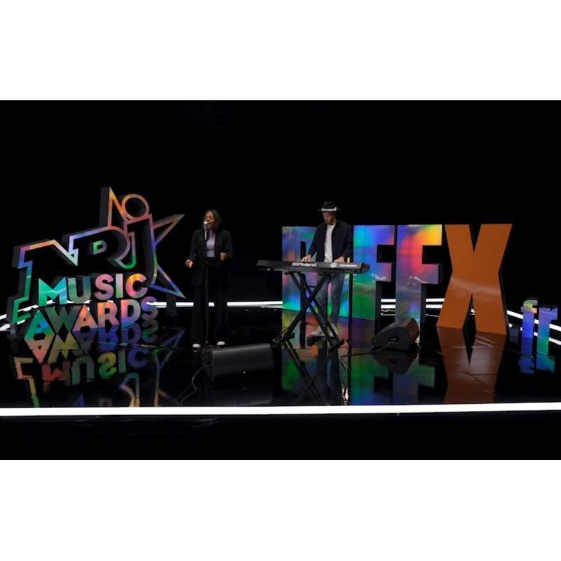 logo en polystyrène NRJ réalisé pas Les Grandes Lettres