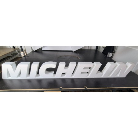 logo géant en polystyrène Michelin