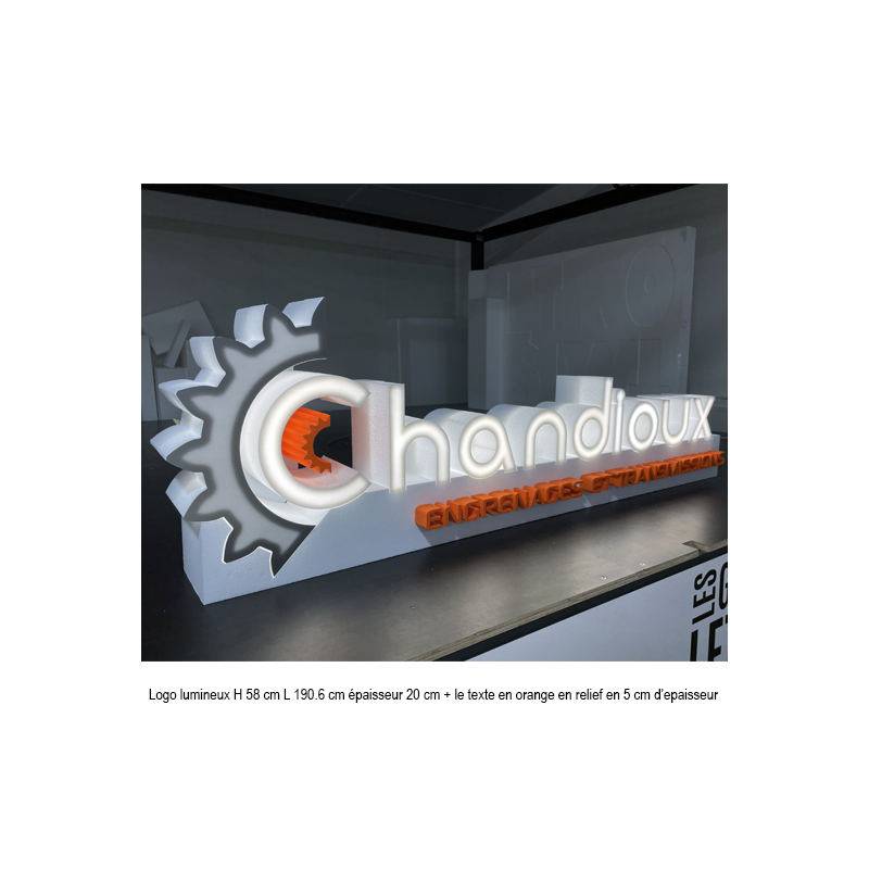 logo Chandioux géant en polystyrène lumineux vue de coté