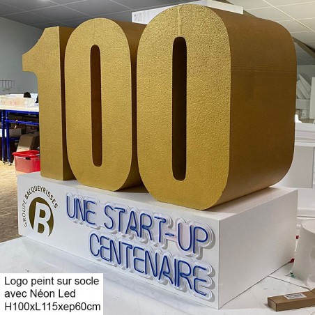 Logo polystyrène peint sur socle avec Néon Led