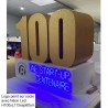 Logo polystyrène peint sur socle avec Néon Led